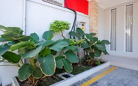 Urbanview Hotel Dj Inn Tegal